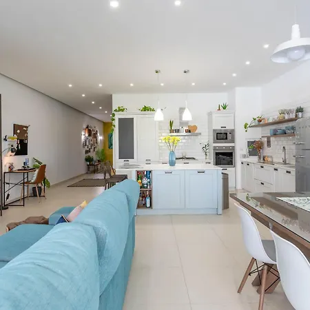 Rum i privatbostad Namaste :) Enjoy Every Moment Mellieħa